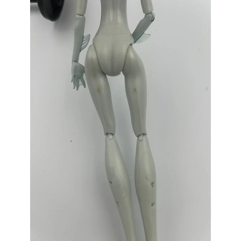 Monster High Doll Skultimate Roller Maze Lagoona Blue